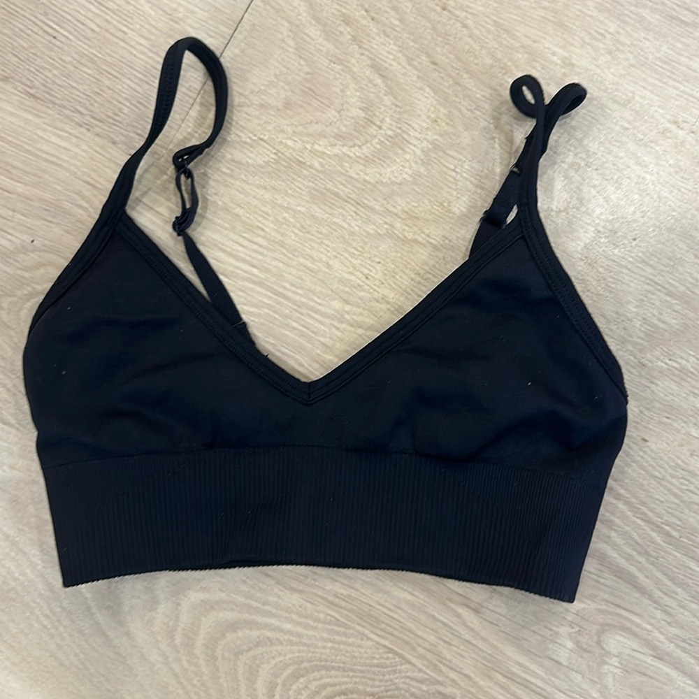 Like new Size 4, Lululemon sports bra